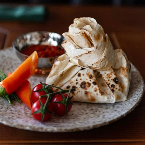 Вариации соусов и приправ: разнообразие вкусов и ароматов