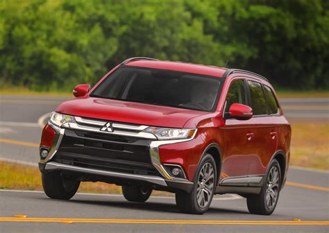 Какая из двух моделей Mitsubishi лучше выбрать: Outlander или ASX?