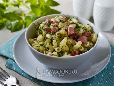 Макароны по-флотски с колбасой и сыром