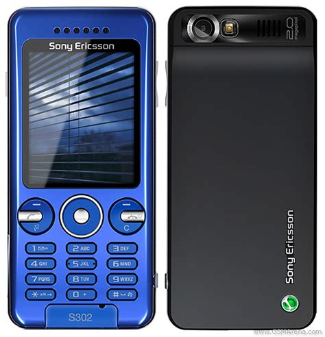 Нажатие и удержание кнопки питания на мобильном устройстве Sony Ericsson S302