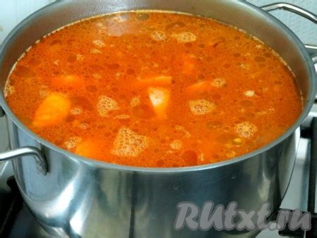 Нарезываем и добавляем колбасу в суп: главный шаг в создании вкусного блюда