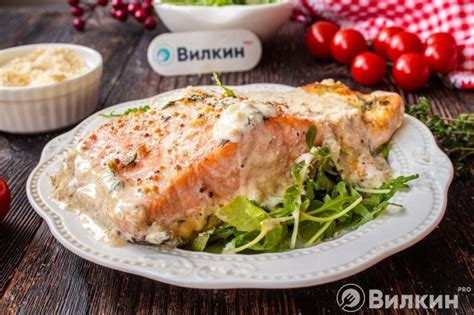 Нежный лосось с шампиньонами в сливочном соусе: роскошное блюдо