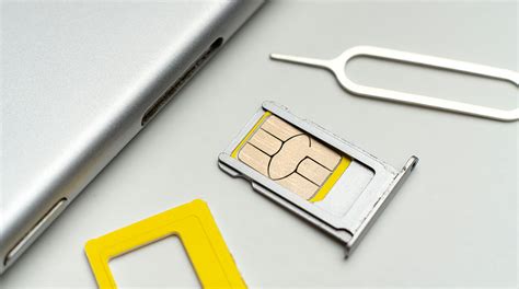 Очищение SIM-карты и ее установка в мобильный телефон