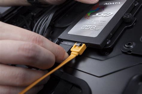 Подключение SSD-накопителя к материнской плате ноутбука