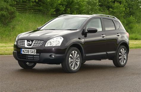 Поиск и выбор устройства Nissan Qashqai 2008 на смартфоне