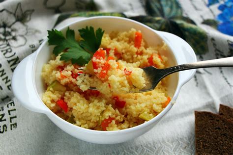 Приготовление ароматного блюда с кус кусом и овощами в многофункциональном кухонном приборе