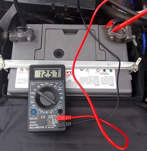 Проверка состояния аккумулятора при помощи мультиметра