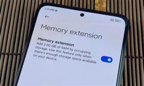Шаг 3: Размещение памяти расширения в смартфоне Xiaomi Redmi 9